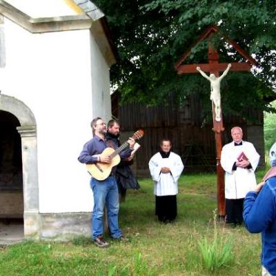 požehnání křížku -Z Bohoslužby -Dubecko  07/2005