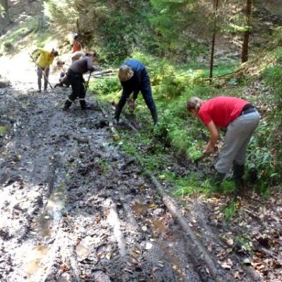 44.Stráž studánky -práce na stezce k Postojné -podzim 2009