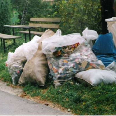 odpadky vysbírané z tesaných místností hrad -1990