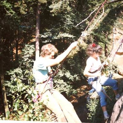 Odstraňování náletových dřevin se neobešlo bez horolezecké techniky -1994